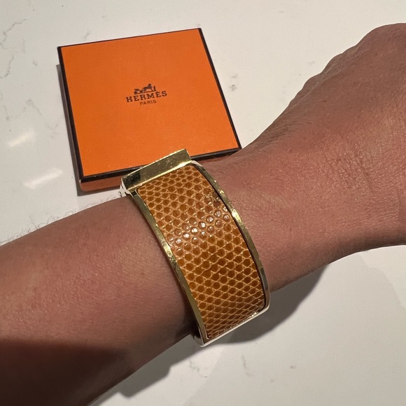 Hermes Bracelet Watch Gold Tone Includes Box - Picture 5 of 7